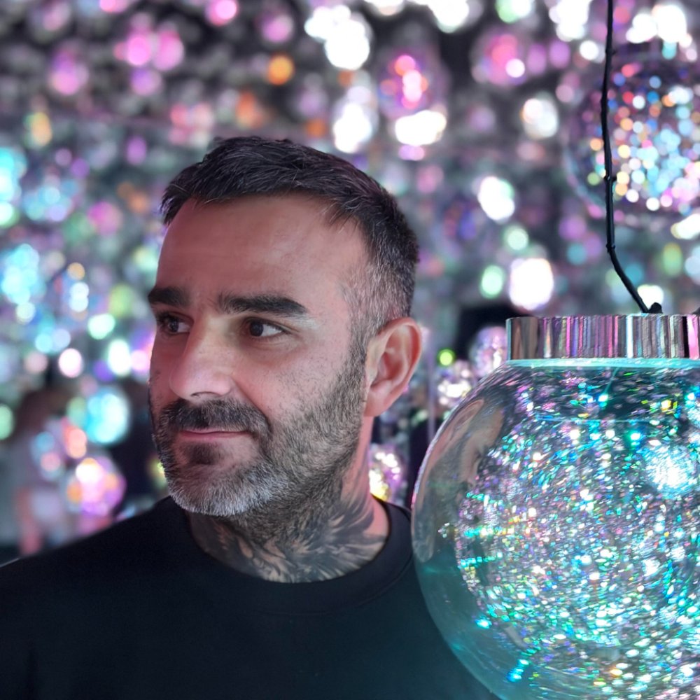 Portrait of Julien Jimenez, founder of PlatePassr